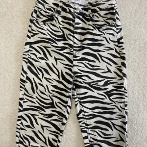 Bershka - Farmerice zebra print