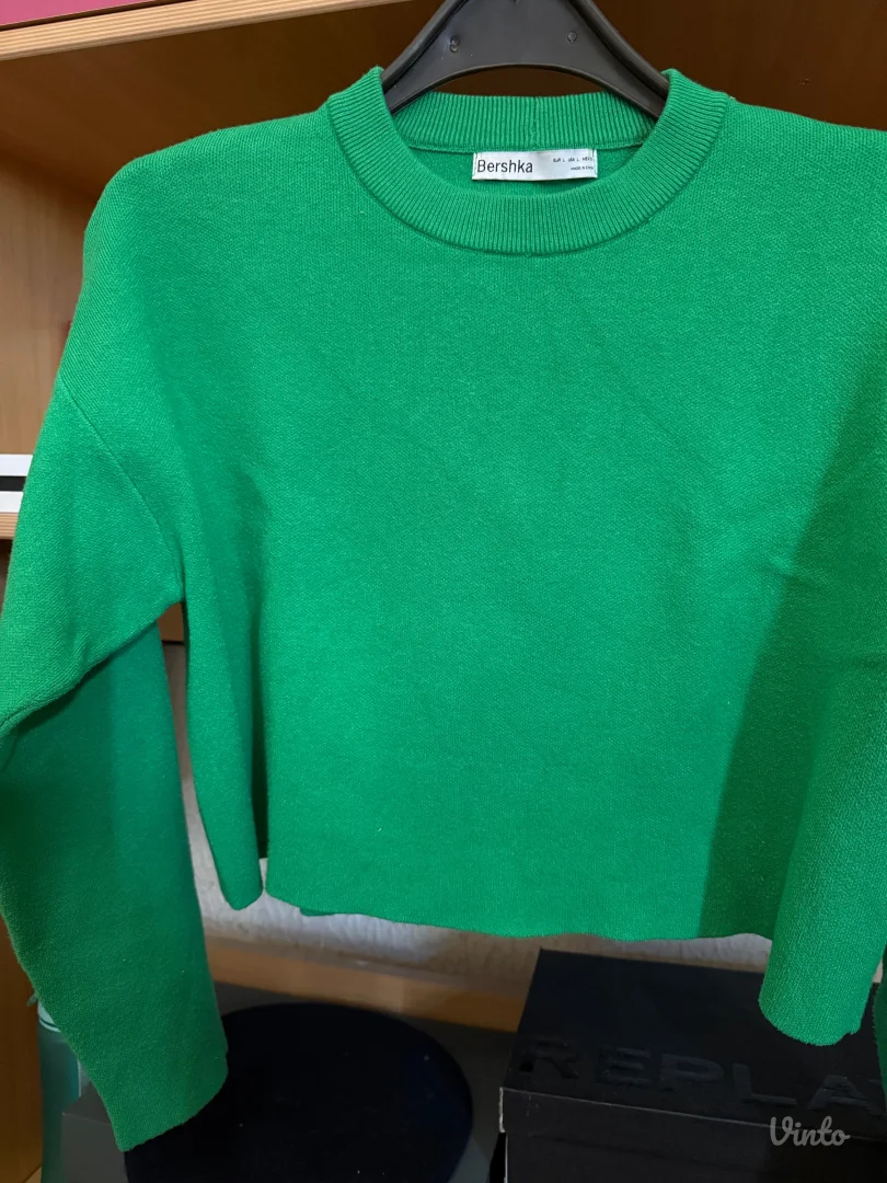 Bershka zeleni dzemper