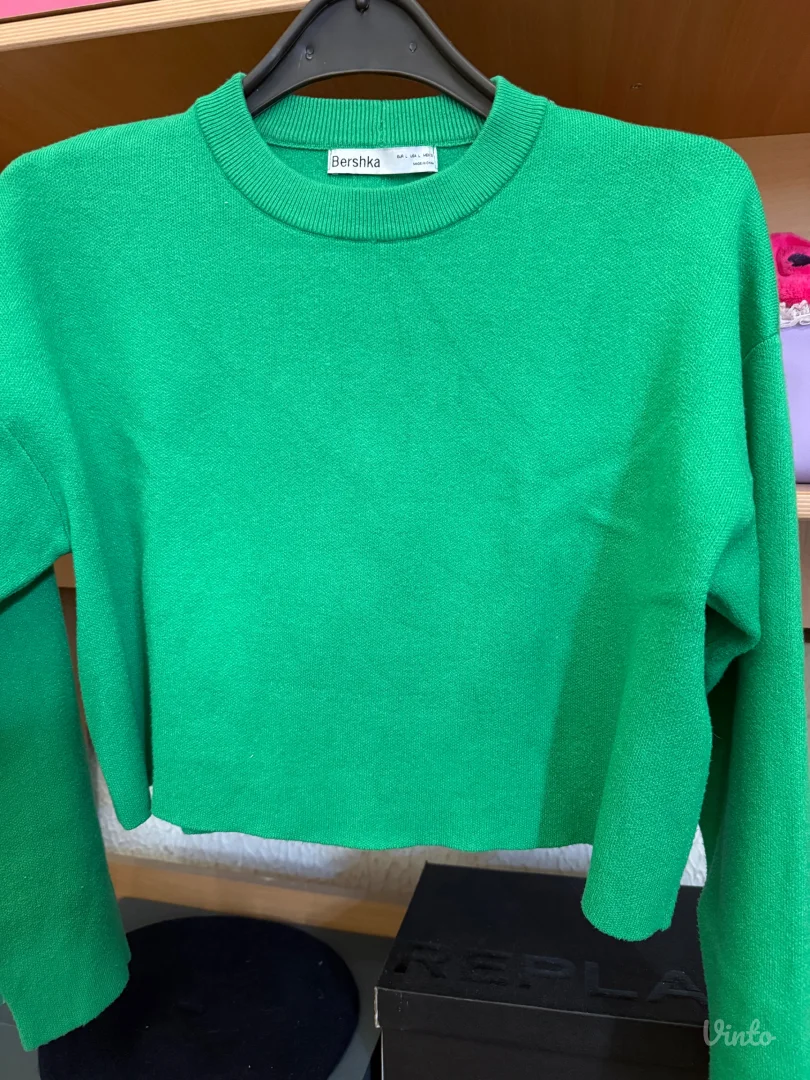 Bershka zeleni dzemper