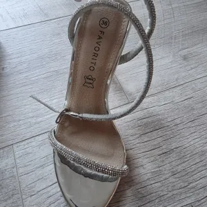 Srebrne sandale Favorito