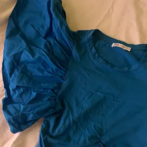 Plava crap top majica