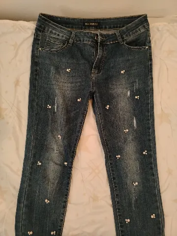 • Re-Dress atraktivne farmerke sa biserima
