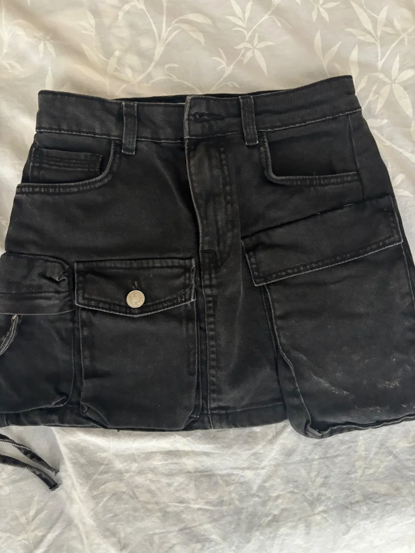 BERSHKA Teksas crna suknjica