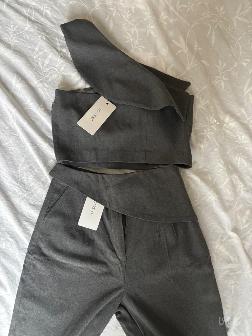 Prestiž nov komplet sa etiketom