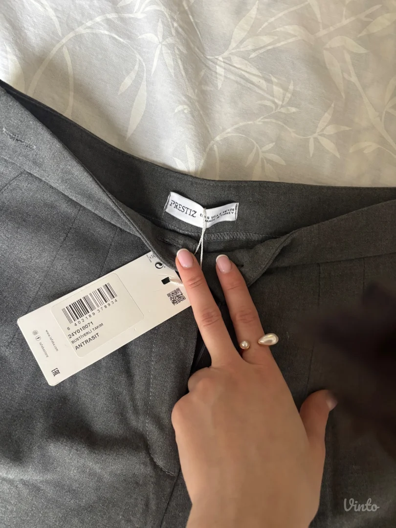 Prestiž nov komplet sa etiketom