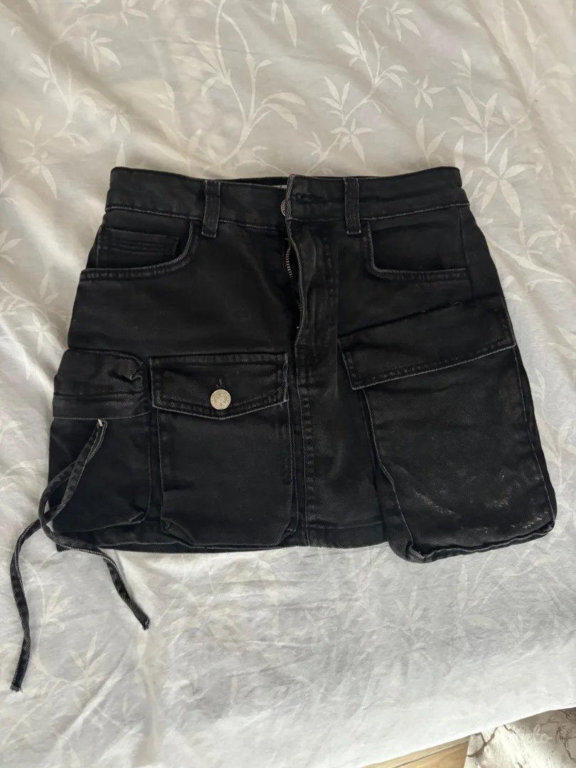 BERSHKA Teksas crna suknjica