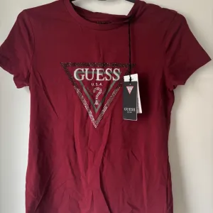 Guess nova original majica sa etiketom