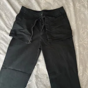 Zara pantalone sa suknjicom