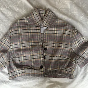 BERSHKA Croptop Košuljica