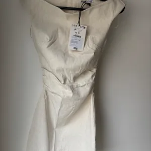 Nova BERSHKA haljina sa etiketom