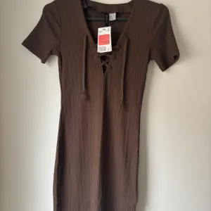 H&M nova haljina sa etiketom