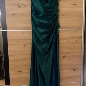 Zelena dugačka svečana haljina