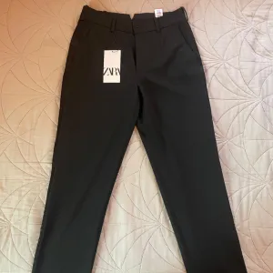 Zara zenske pantalone