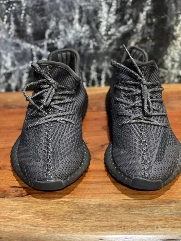 Yeezy v2 350 black