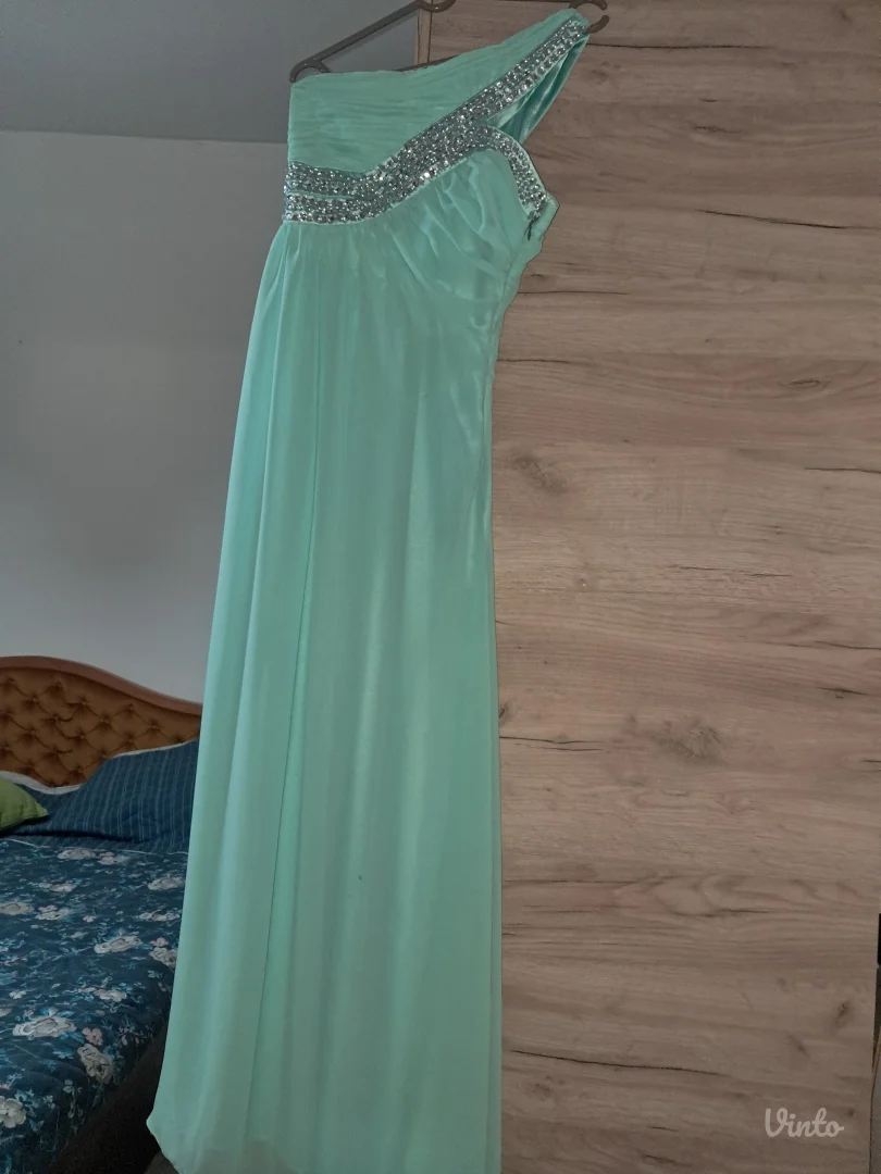 Duga večernja haljina