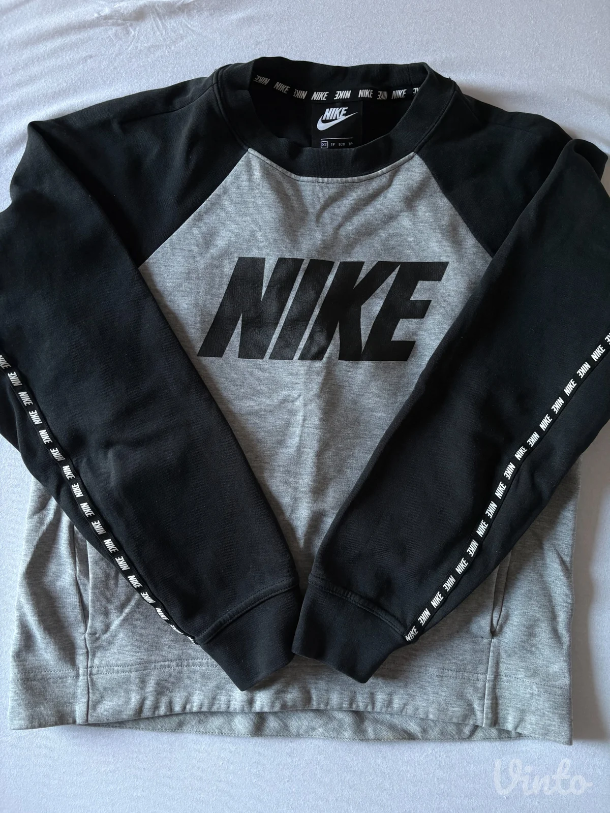 NIKE duks