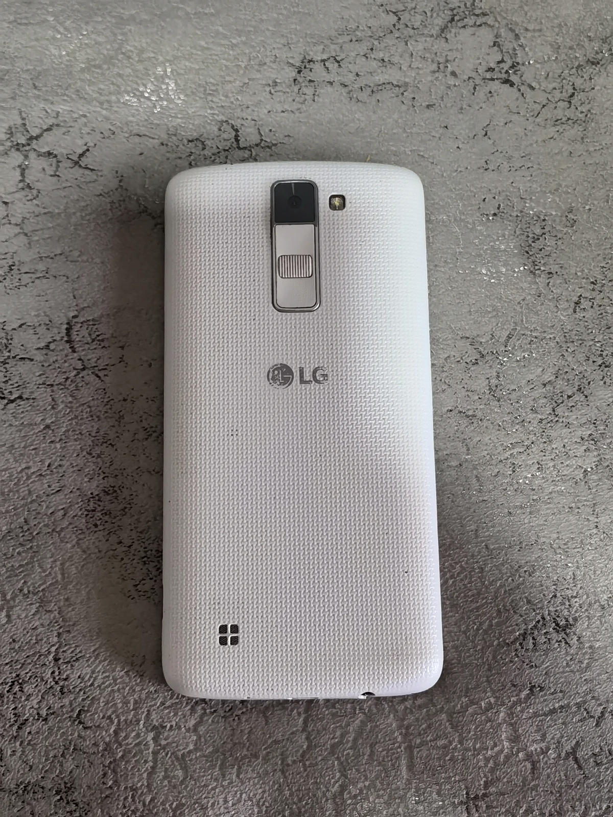 LG K8 telefon HITNO!