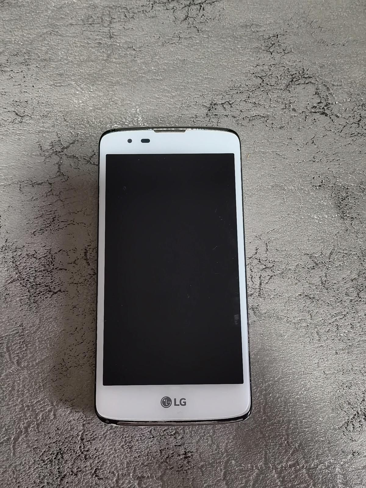 LG K8 telefon HITNO!