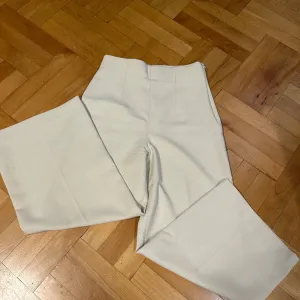 Zara pantalone