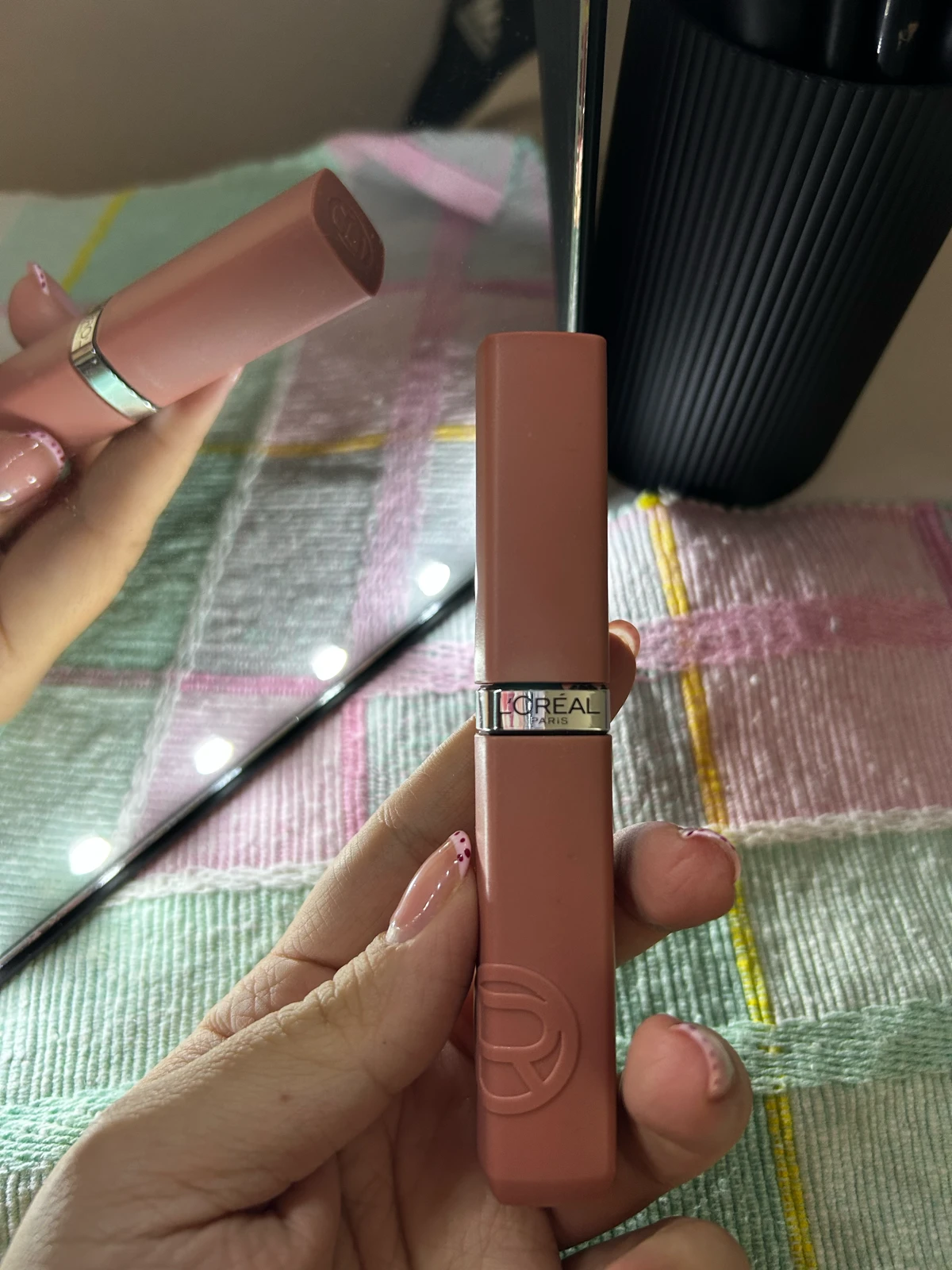 L’oreal matte resistance tečni karmin