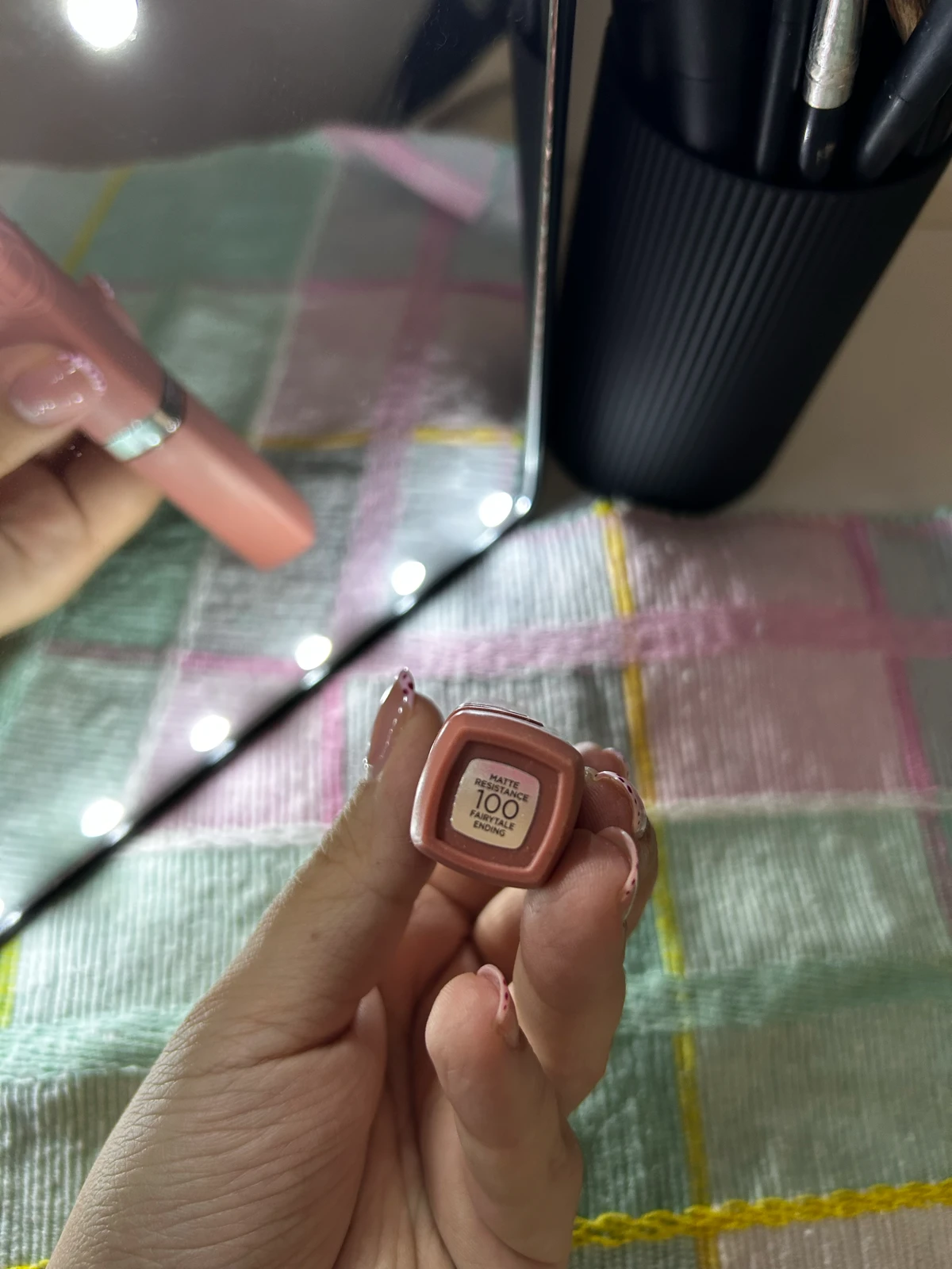 L’oreal matte resistance tečni karmin