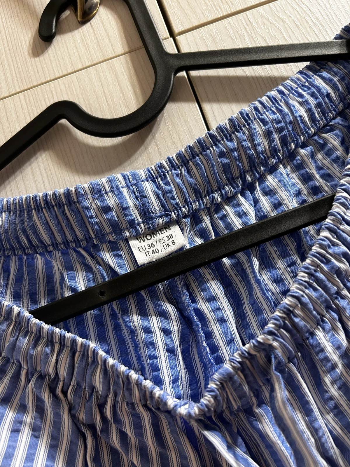 Pepko dugacke prugaste pantalone