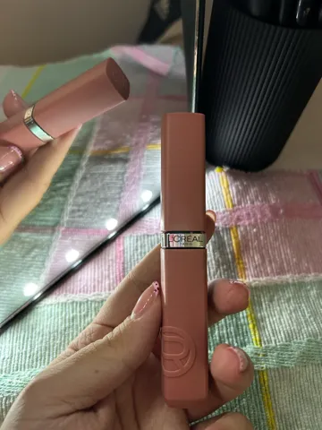 L’oreal matte resistance tečni karmin