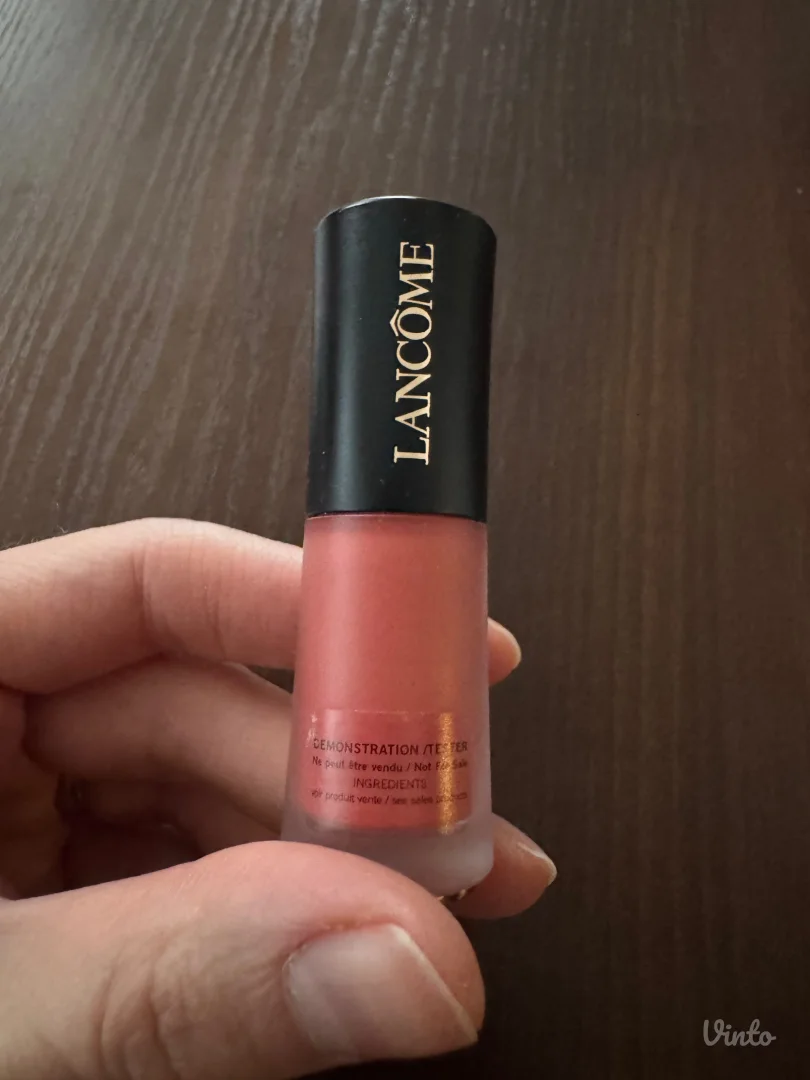 Lancome tečni karmin, nov