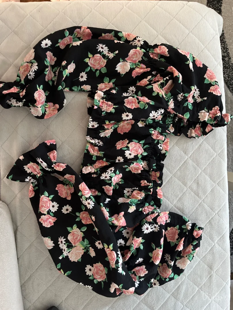 H&M- Crni cvetni top