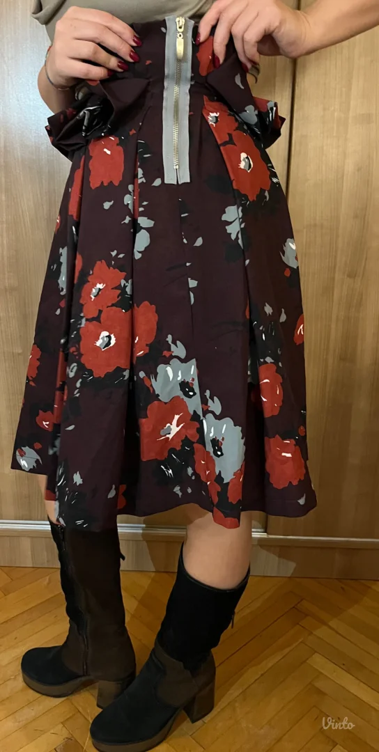 Braon komplet, cvetni dezen, suknja i bluza- NOVO!