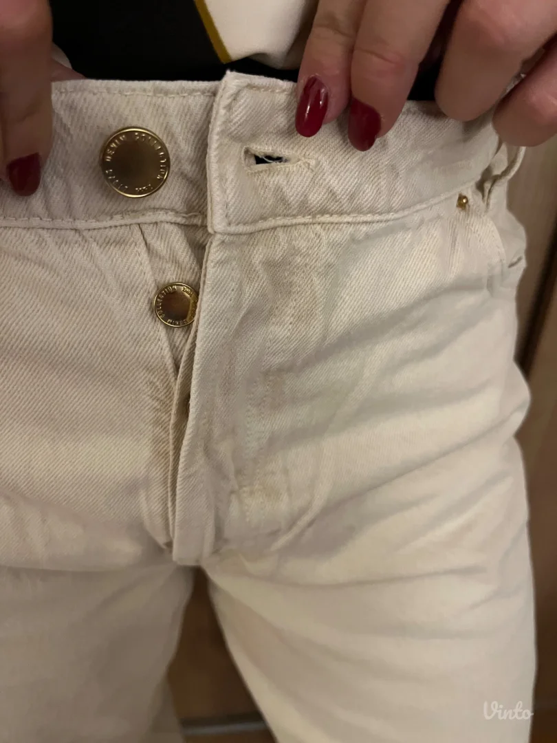 ZARA bež pantalone - NOVO!