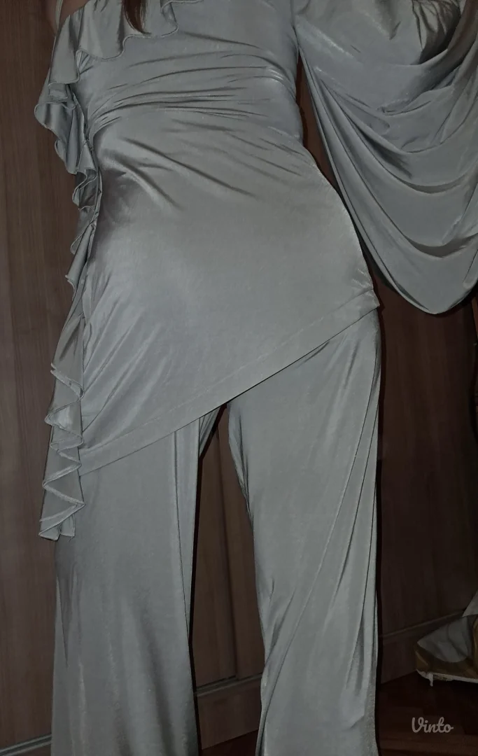 Sivi trikotažni komplet, pantalone i bluza- NOVO