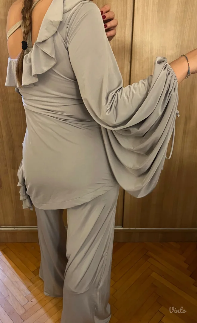 Sivi trikotažni komplet, pantalone i bluza- NOVO