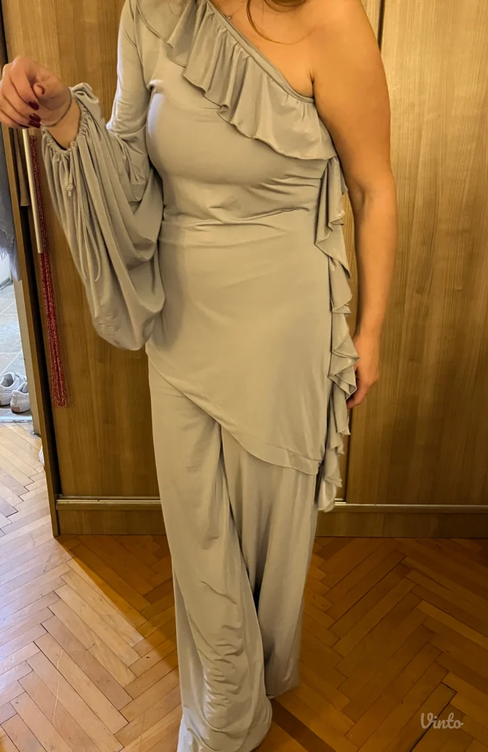 Sivi trikotažni komplet, pantalone i bluza- NOVO