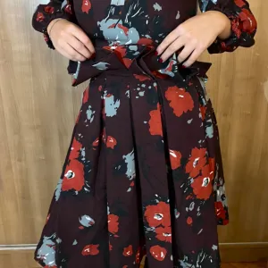 Braon komplet, cvetni dezen, suknja i bluza- NOVO!