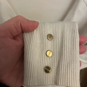 Guess džemper-bluza