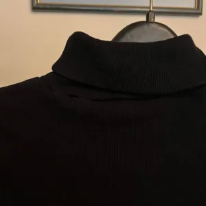 Uska haljina sa rolkom