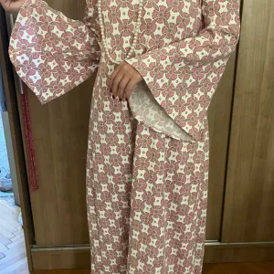 Asimetrična roze haljina sa dezenom - NOVO!