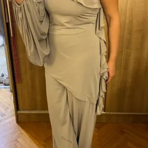 Sivi trikotažni komplet, pantalone i bluza- NOVO