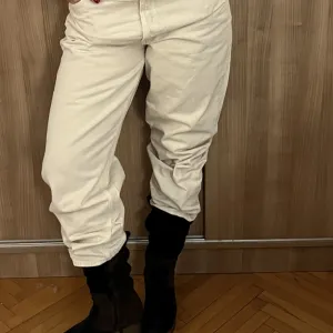 ZARA bež pantalone - NOVO!
