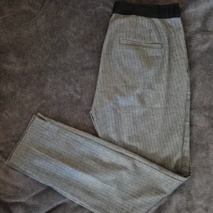 Zara pantalone M