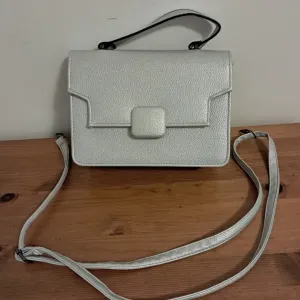 Shein srebrna torbica