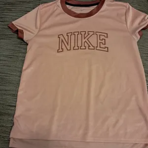 Nike majica roza
