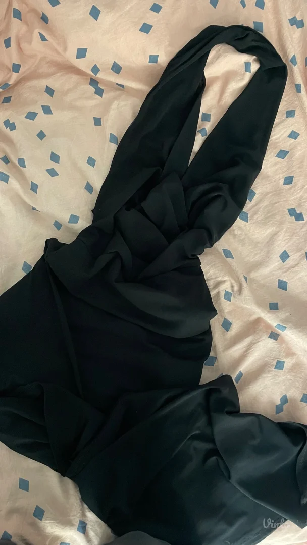 Crna dugacka haljina