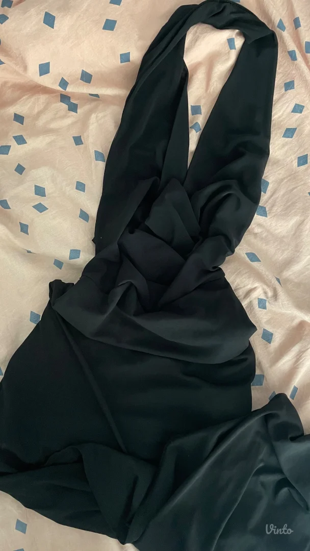 Crna dugacka haljina