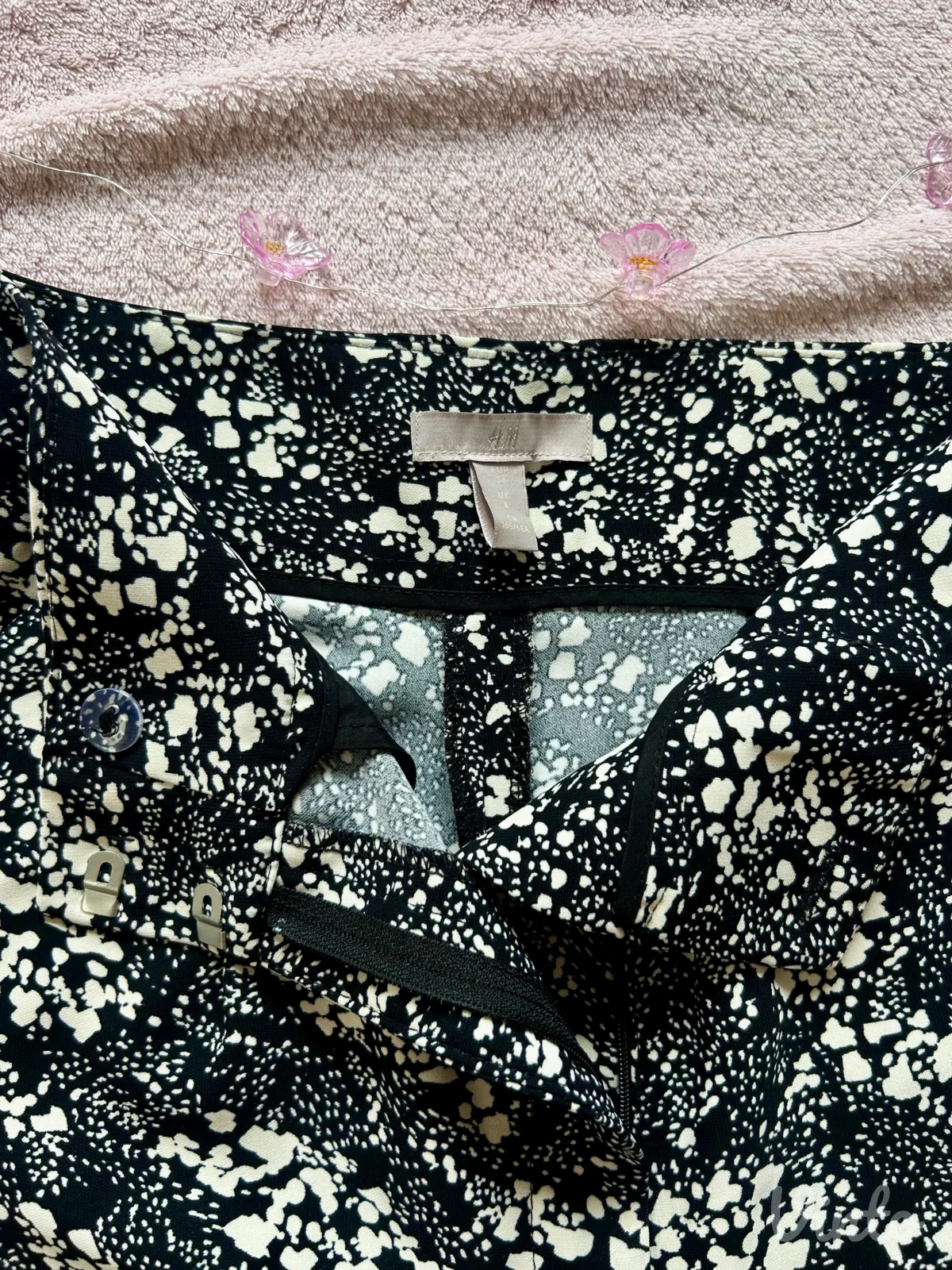 H&M crno beli šorts