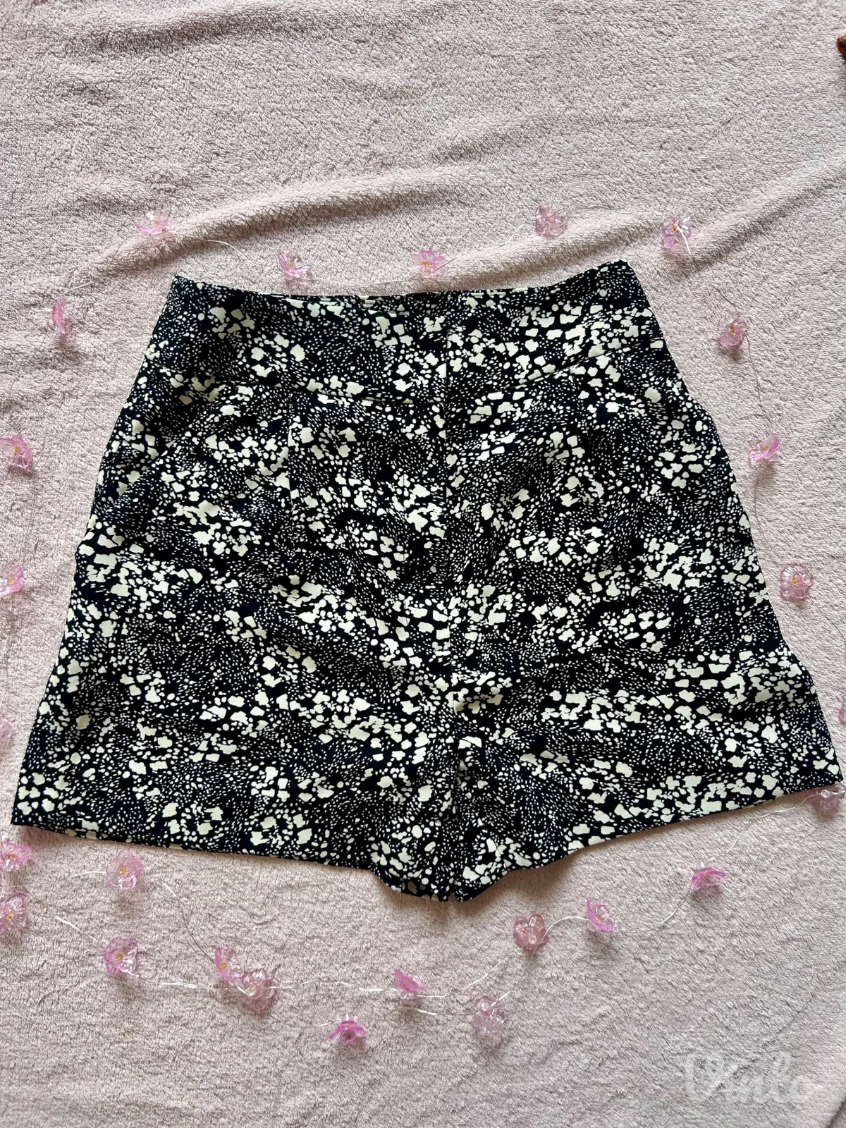 H&M crno beli šorts