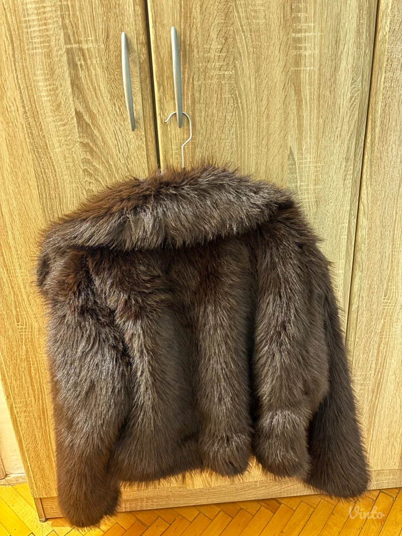 Kratka jakna od veštačkog krzna