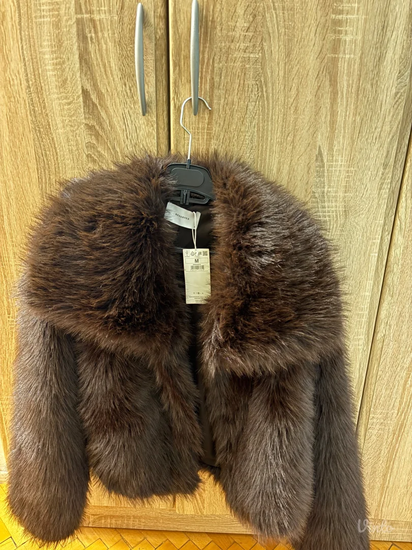 Kratka jakna od veštačkog krzna