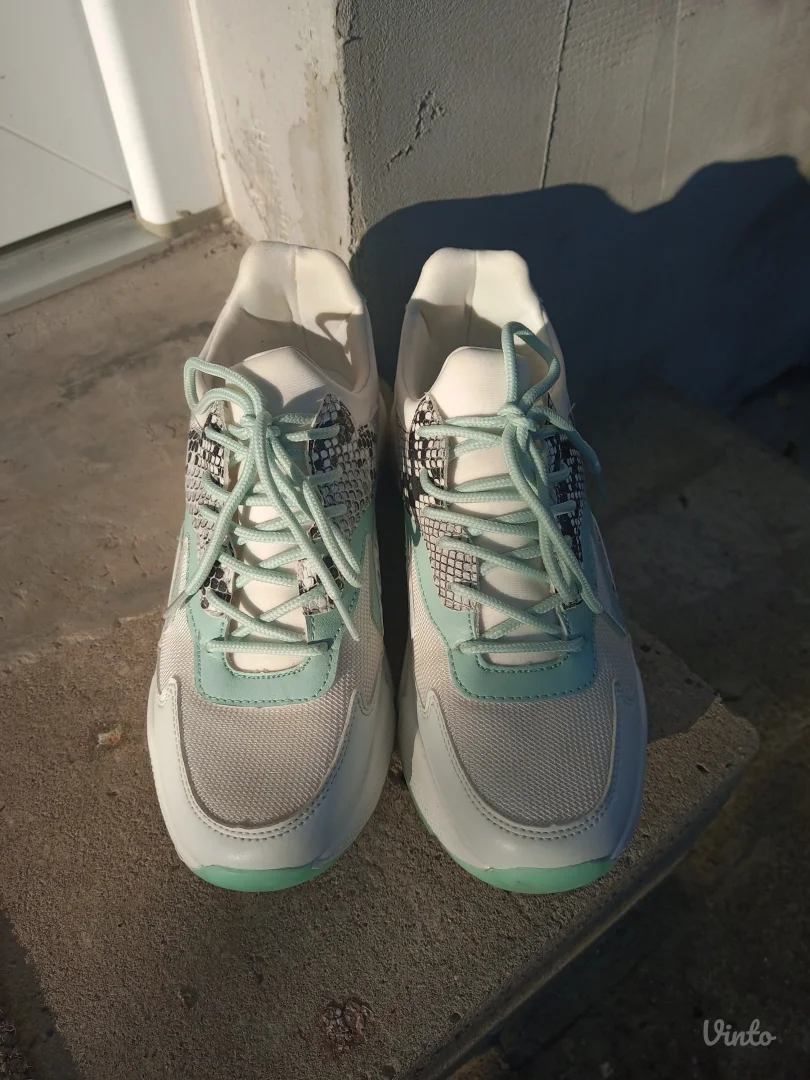 GRACELAND patike belo zelene VEL.39